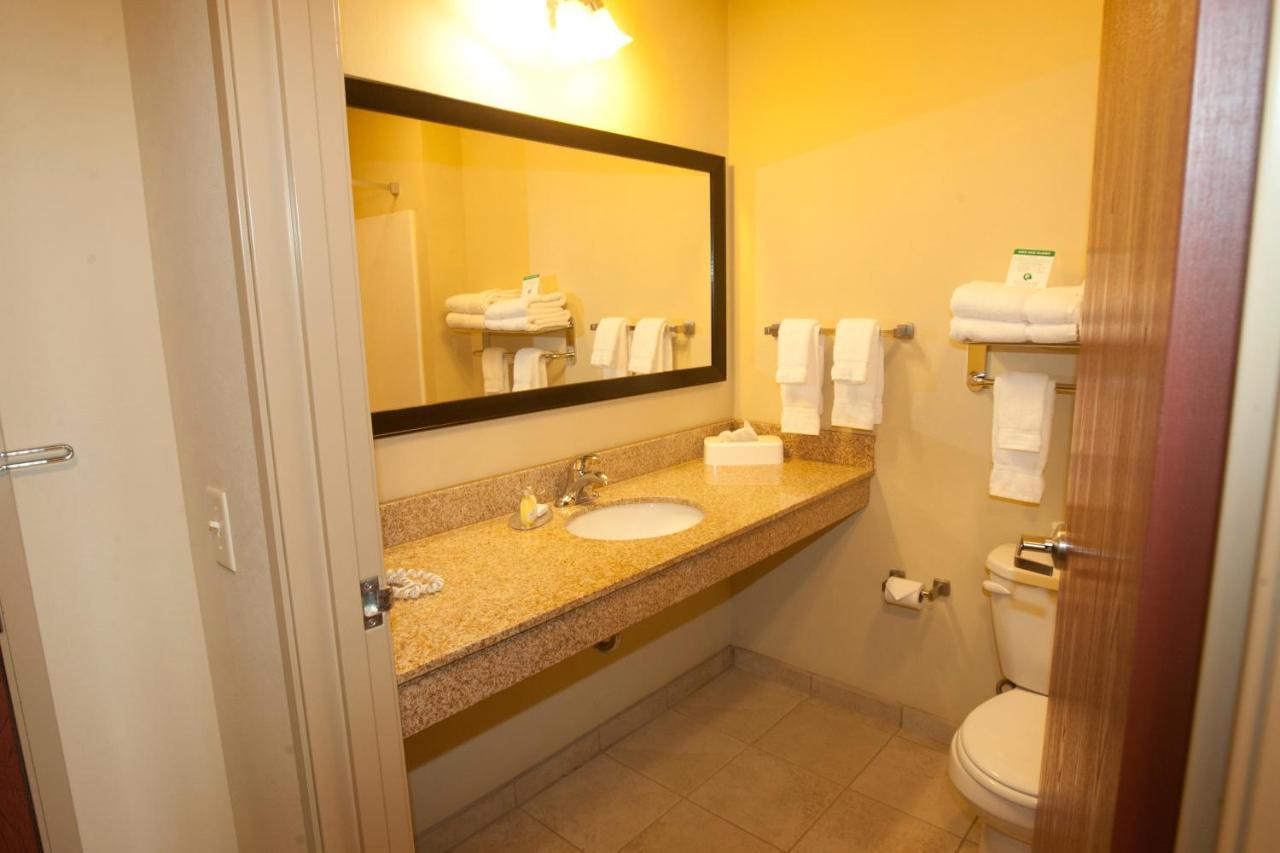 Cobblestone Inn & Suites - Carrington Екстер'єр фото