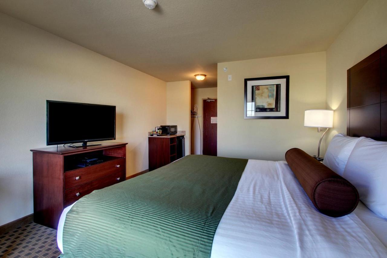 Cobblestone Inn & Suites - Carrington Екстер'єр фото