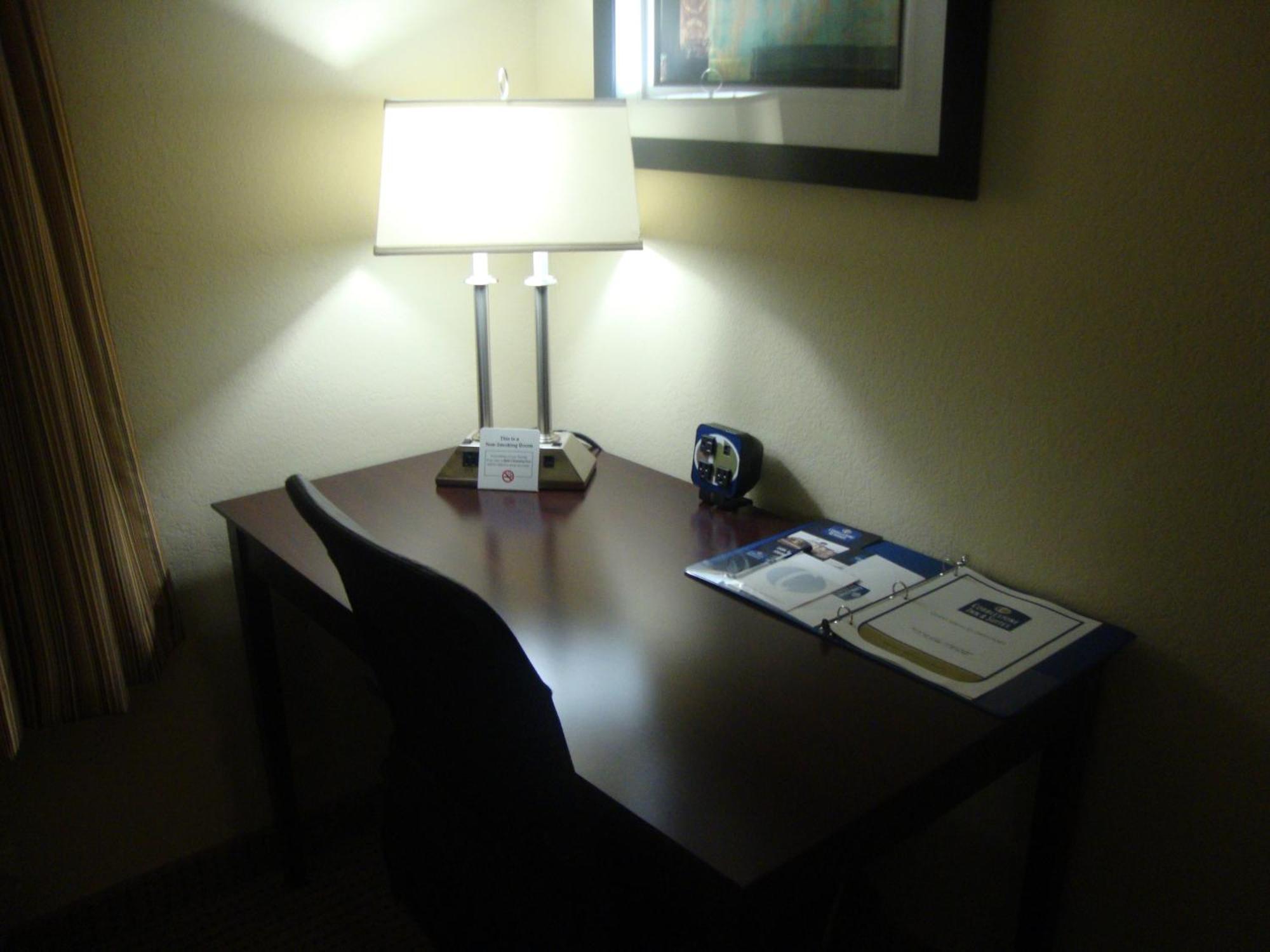 Cobblestone Inn & Suites - Carrington Номер фото