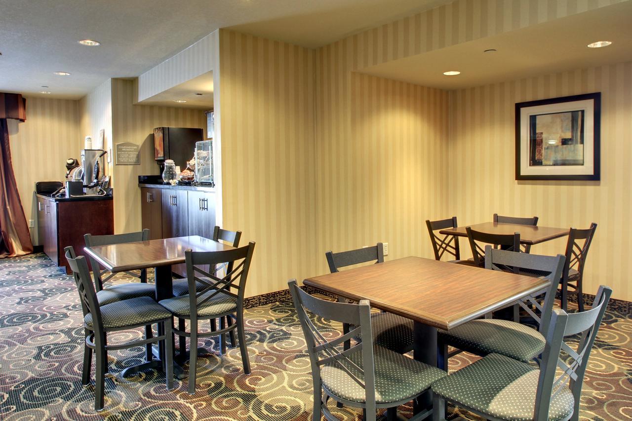 Cobblestone Inn & Suites - Carrington Екстер'єр фото