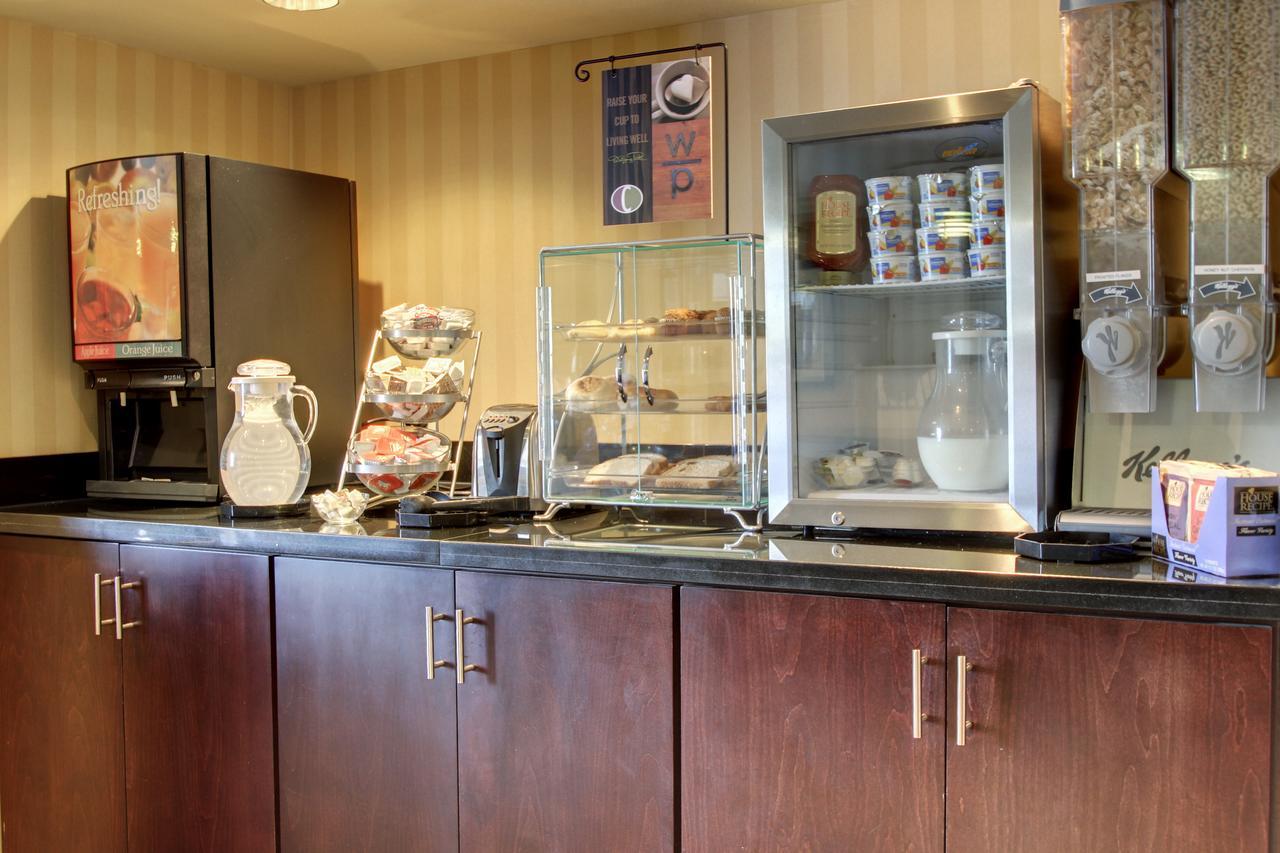 Cobblestone Inn & Suites - Carrington Екстер'єр фото